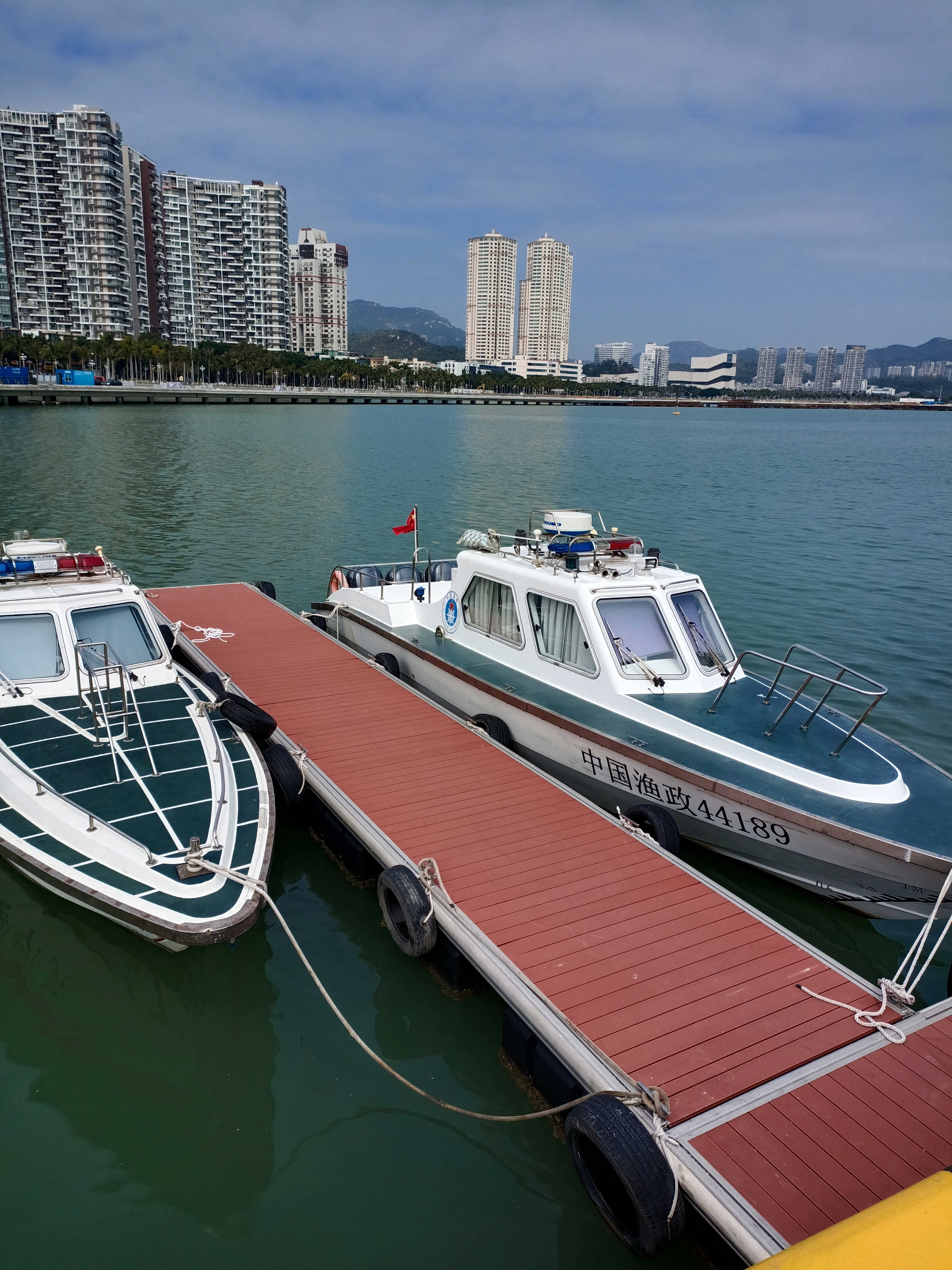 广东省渔政总队珠海支队购置执法艇浮动码头